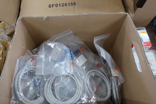 Kasse med ethernetkabler CAT 6 1,5 meter