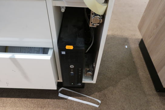 Computer samt scanner, labelprinter, kassearperat