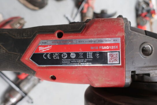 Akku bore/skruemaskine, vinkelsliber MILWAUKEE M18, M18 FSAG125X med 1 stk. batteri