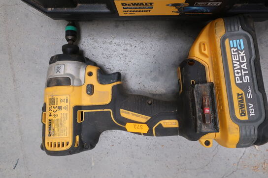 3 stk. akku bore/skruemaskiner DEWALT DCF887, DCD791 med 3 stk. batterier