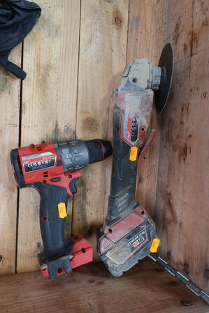 Akku vinkelsliber og bore/skruemaskine MILWAUKEE M18 FPD3, M18 ONEFS med 1 stk. batteri