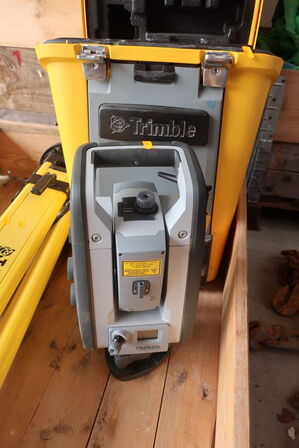 Totalstation TRIMBLE SPS930 med stativ