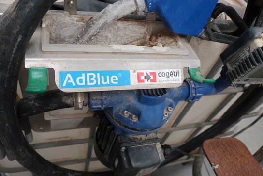 Palletank med Adblue og pumpe (kun indhold i bunden)