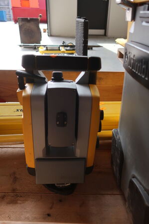 Totalstation TRIMBLE SPS930 med stativ