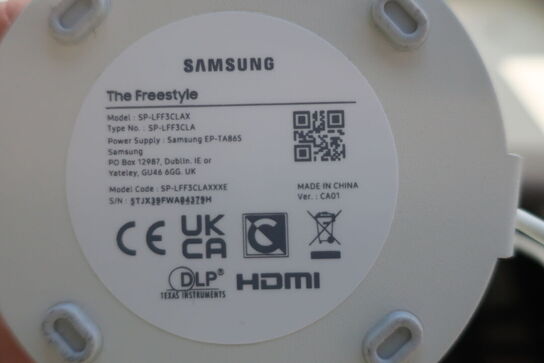 Projektor SAMSUNG The Freestyle SP-LFF3CLAX med fjernbetjening