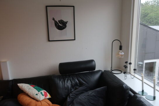 Lædersofa samt bord m.m.
