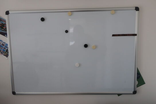 El-hæve/sænkebord 180x90 samt kontorstol, skærm m.m.