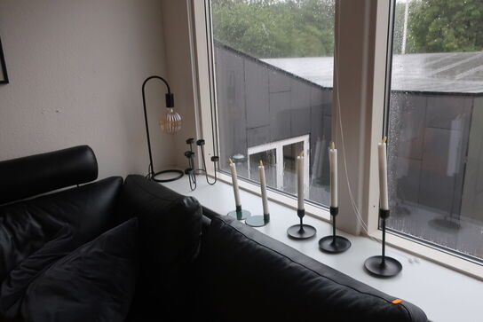 Lædersofa samt bord m.m.