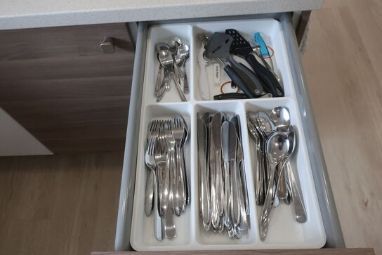 Div. Service samt indhold i skabe