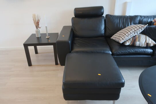 Lædersofa samt bord m.m.