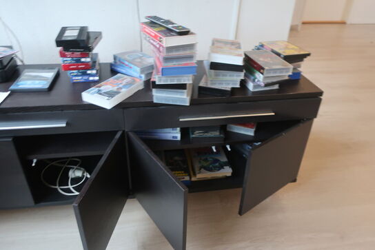 TV SHARP med TV bænk m.m.