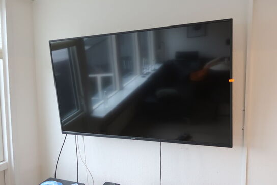 TV SHARP med TV bænk m.m.