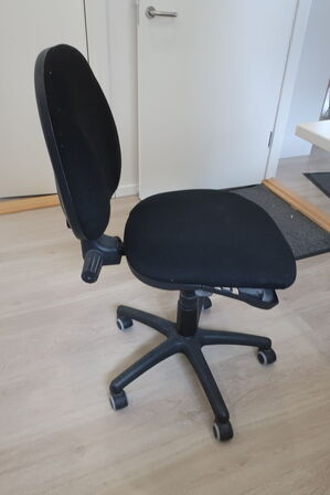 Papirsaks DAHLE, Lamineringsmaskine FELLOWES, samt kontorartikler