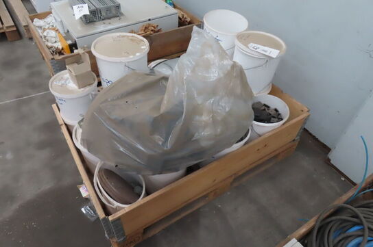 Palle med diverse beslag & bolte