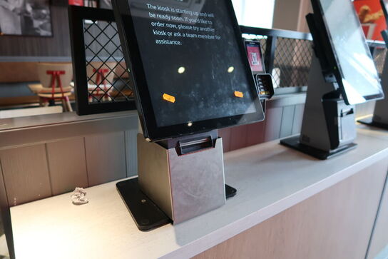 All-in-one touch computer ELO ESY22i5 med bonprinter samt dankortterminal