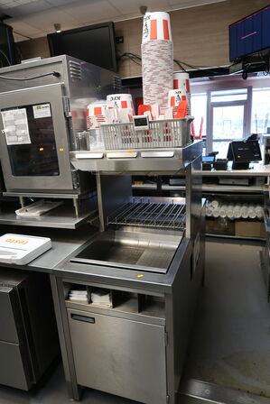 Serveringsstation med indhold