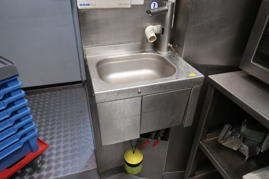 Vaskestation, papirdispenser, sæbedispenser m.m.