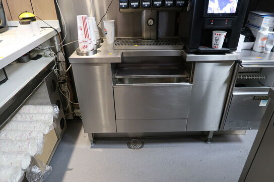 Rustfri ståldisk med indhold (sodavandsdispenser og kaffemaskine medfølger ikke)