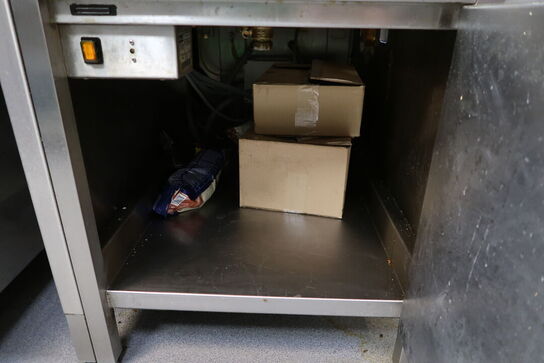 Serveringsstation med indhold