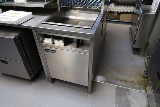 Serveringsstation med indhold