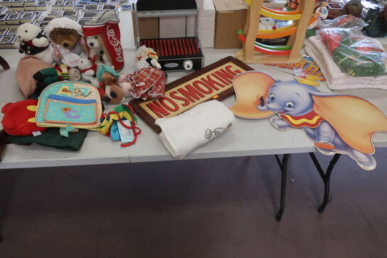 Bamser, skilte, pude m.m.