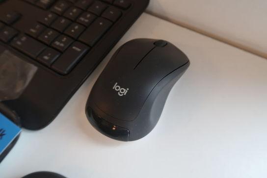 2 stk. Logitech trådløs keyboard & mus 