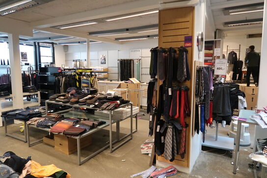 Kæmpe parti tøj fra tøjbutik - ca. 2300 dele