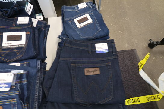 Ca. 275 par Jeans - af mærker som: Wrangler, Lee, Hi-Flex m.m. 