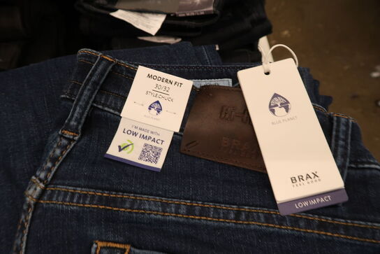 Ca. 275 par Jeans - af mærker som: Wrangler, Lee, Hi-Flex m.m. 