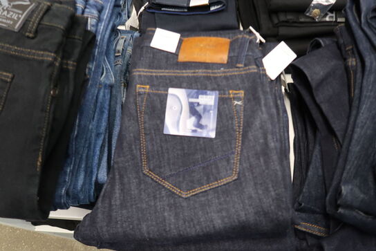 Ca. 275 par Jeans - af mærker som: Wrangler, Lee, Hi-Flex m.m. 