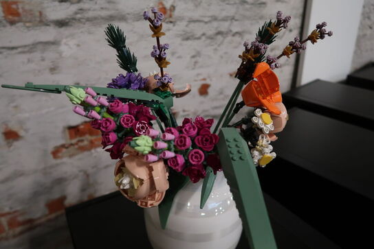 Kähler vase m/Legoblomster