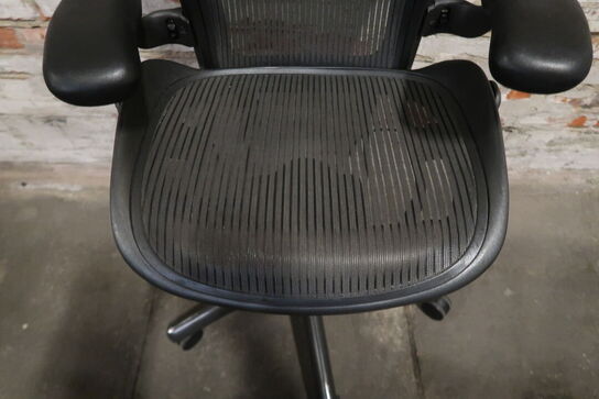 Kontorstol Herman Miller Aeron Chair m/armlæn