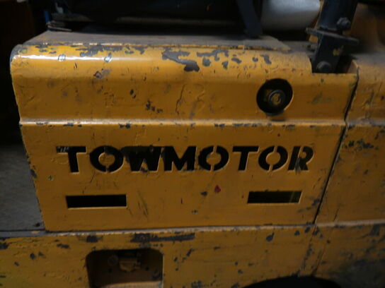 Gas Truck TOWMOTOR 540SL