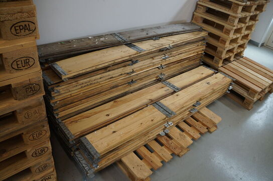 Stort parti paller, rammer, m.v.