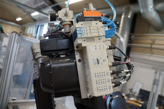 Robotarm YASKAWA MH24