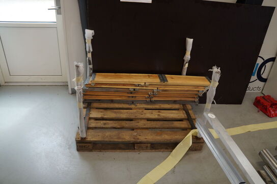 Stort parti paller, rammer, m.v.