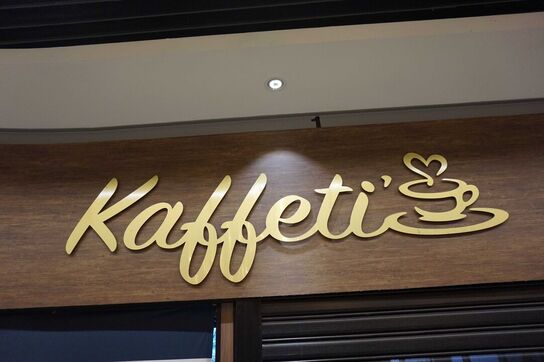 Kaffeti logo på plade