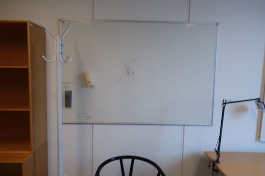 El. hæve/sænke skrivebord, kontorstol, stol Y-STOL, whiteboards m.m.