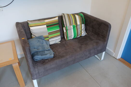 Sofabord samt sofa