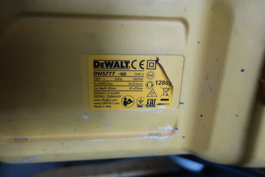 Kap-/geringssav DEWALT DWS777-QS med arbejdsbord