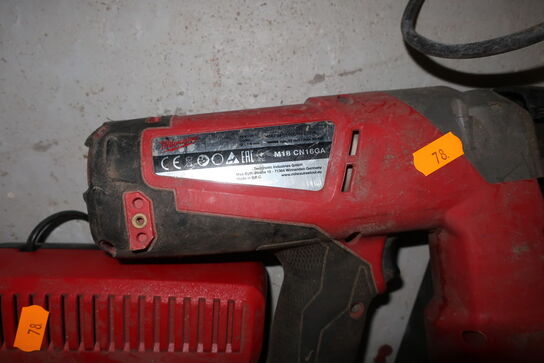 Akku dykkerpistol MILWAUKEE M18 CN16GA med lader