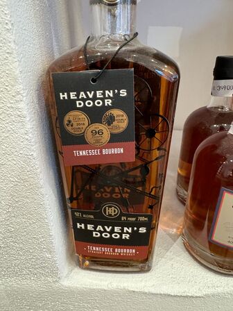 2 fl. Heaven's door Tennessee Bourbon whiskey