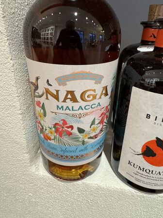 4 fl. Naga Rum Java Malacca Edition