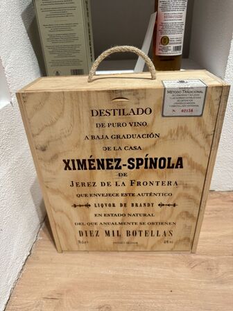 Gaveæske med 3 fl. Ximénez-Spínola