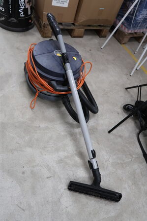 Vacuum cleaner NILFISK VP 930