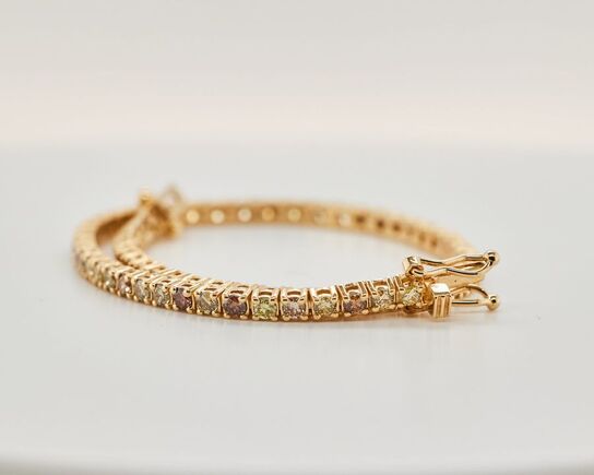 Tennisarmbånd Fancy Intense diamanter 2.55 ct. 14 karat guld