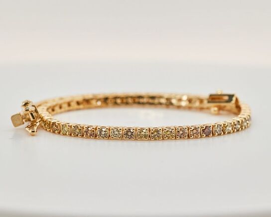 Tennisarmbånd Fancy Intense diamanter 2.55 ct. 14 karat guld