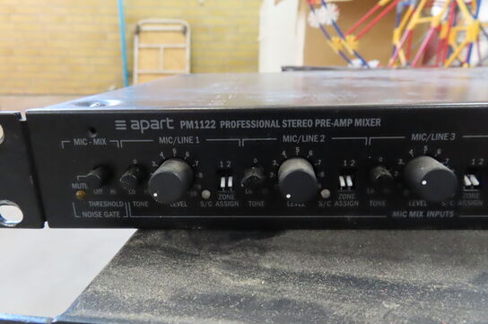 4 stk. Forstærkere SUBZERO ZA 240 samt pre-amp mixer