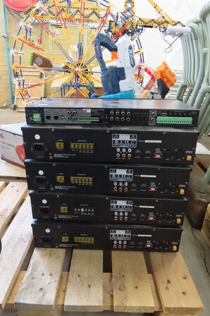 4 stk. Forstærkere SUBZERO ZA 240 samt pre-amp mixer