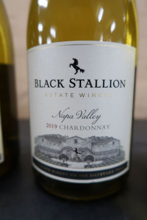 3 fl. Hvidvin BLACK STALLION Napa Valley Chardonnay 2019, 75cl.